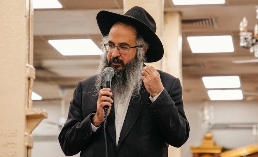 ''זה יותר גדול מצדקה'': הרב מנחם כהן עם ההלכות המפתיעות בעולם הגמ"חים